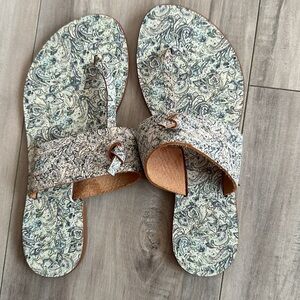 Joie "Nice" Floral Thong Sandal Flip Flops Women's Size 35.5 Made in Italy